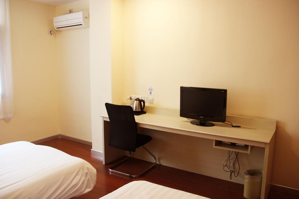 Hanting Hotel Qingdao Wusi Square Room photo